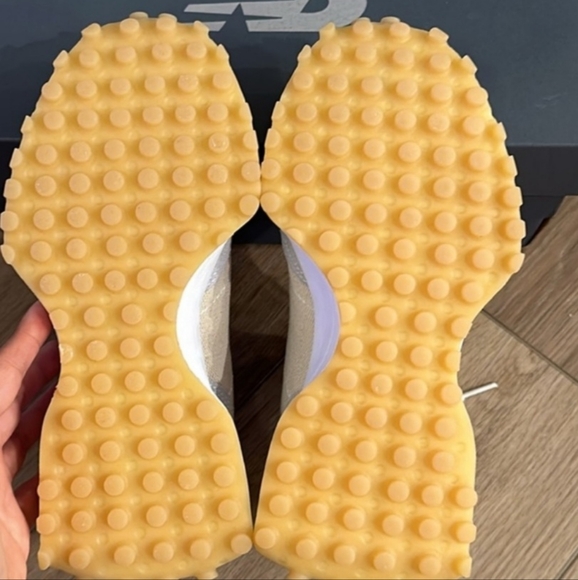 New Balance Cream and Blue Chunky Sneakers - Picture 5 of 6